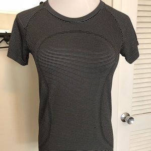 LuLuLemon technical T-shirt - black-n-white